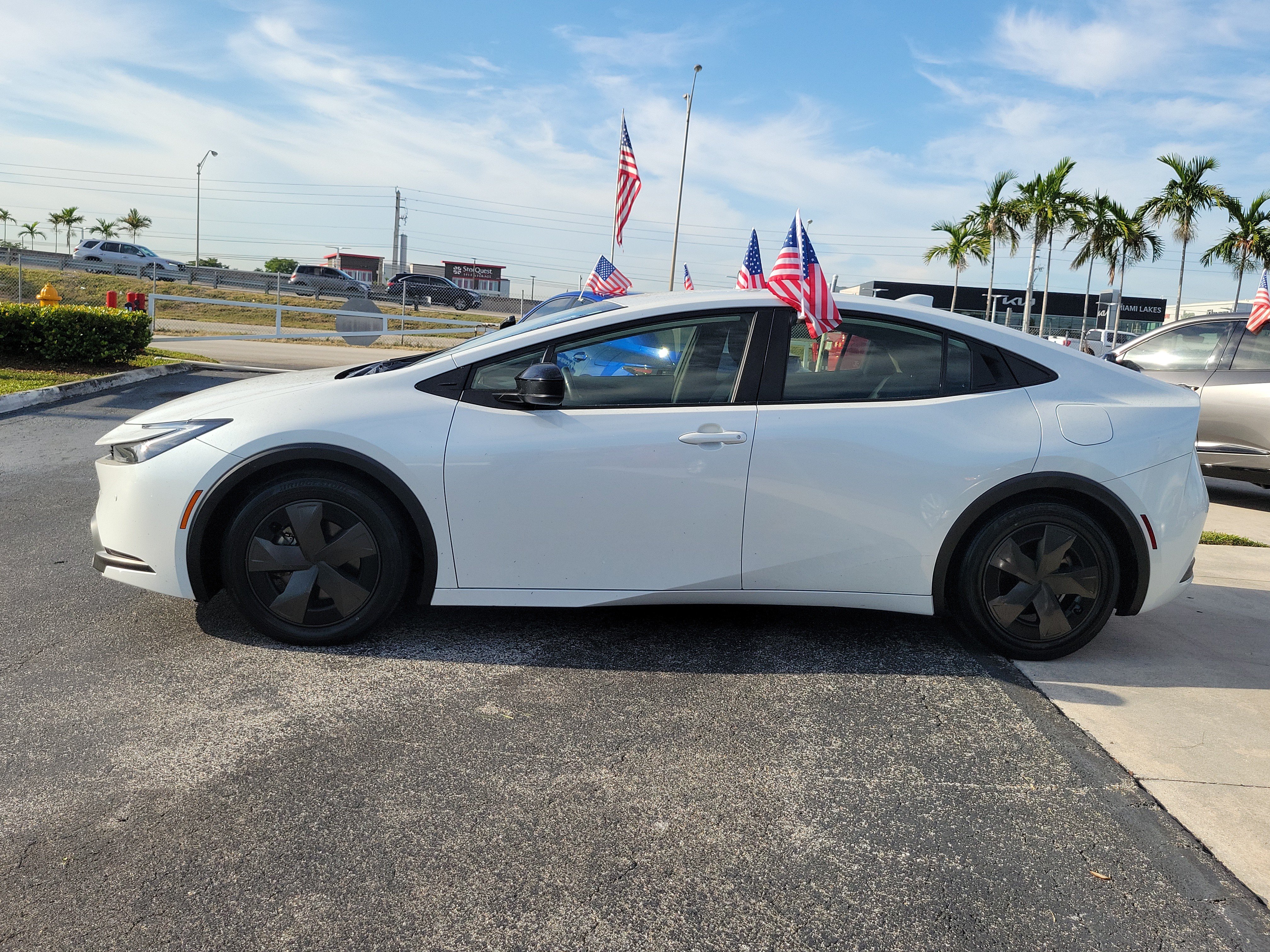 Used 2024 Toyota Prius Prime FWD image 7