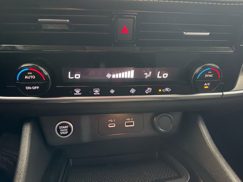 Used 2021 Nissan Rogue SV image 30