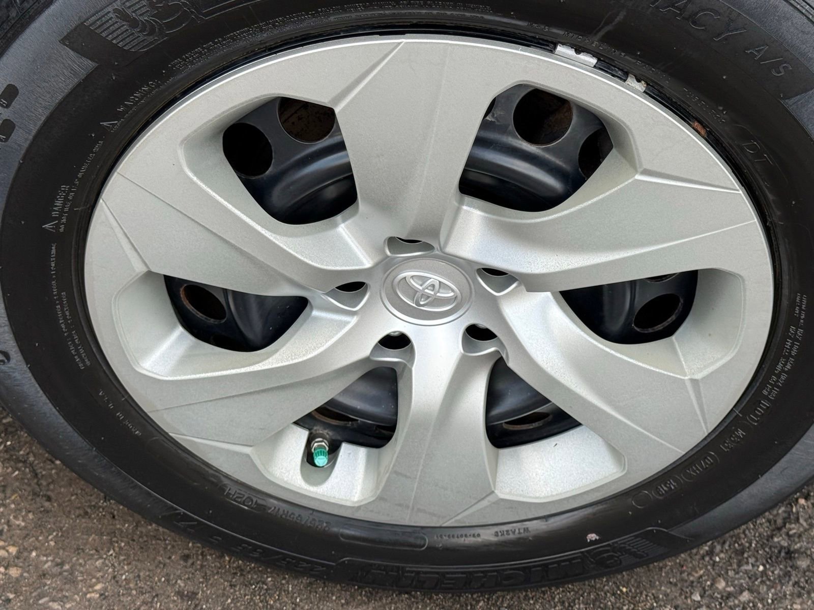 Used 2019 Toyota RAV4 LE AWD/4WD image 37