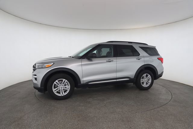 Used 2024 Ford Explorer XLT w/ Equipment Group 202A AWD/4WD image 5
