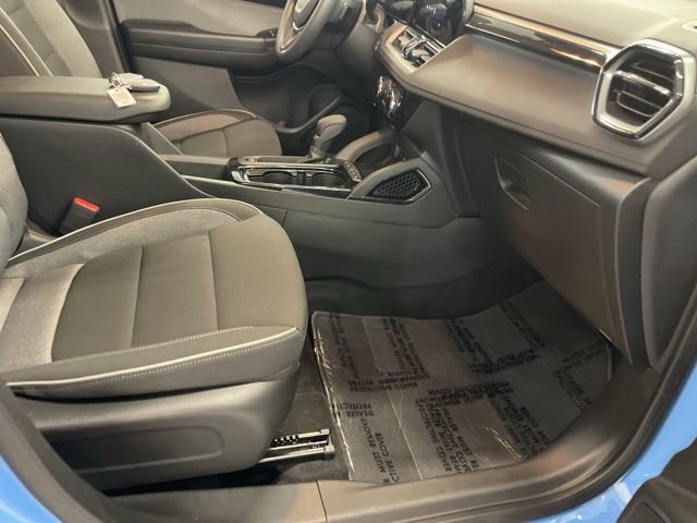 Used 2024 Chevrolet TrailBlazer LT AWD/4WD image 34