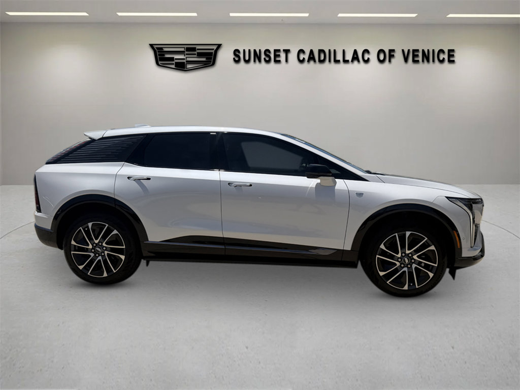 Certified 2025 Cadillac Optiq Sport 1 AWD/4WD image 2