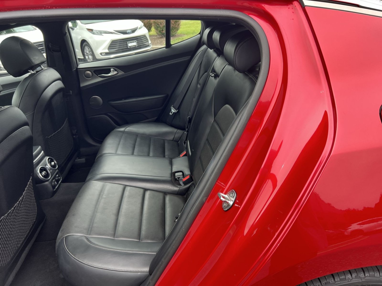 Used 2018 Kia Stinger GT2 AWD/4WD image 25