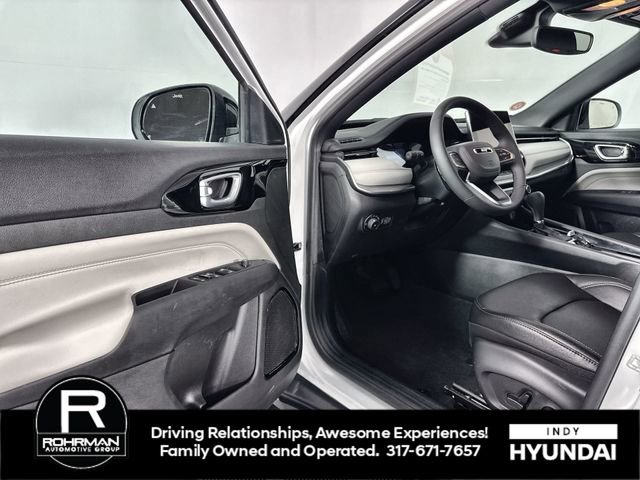 Used 2025 Jeep Compass Limited image 10