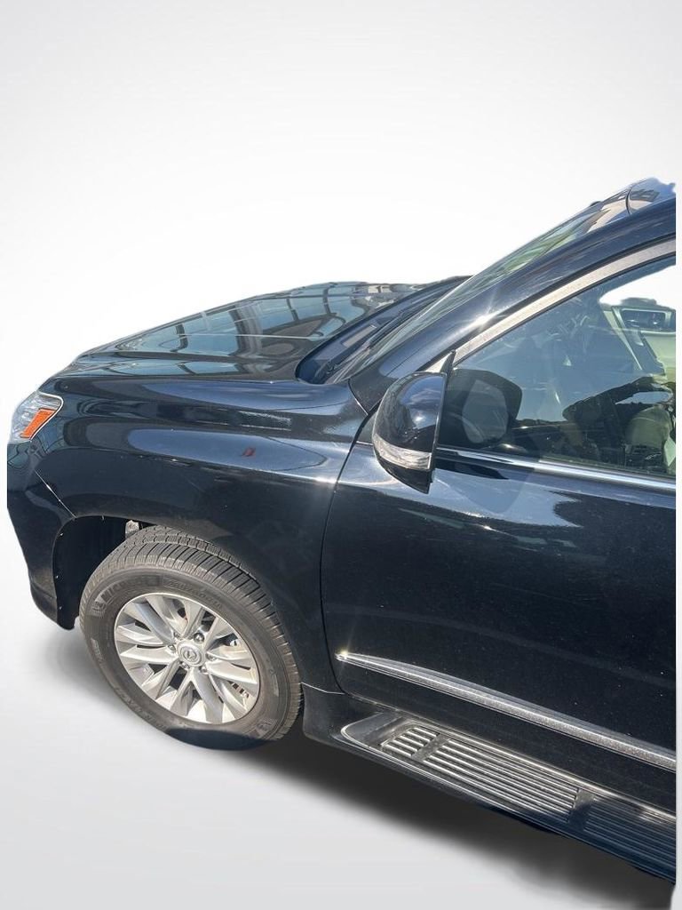 Used 2018 Lexus GX 460 Premium w/ Premium Package AWD/4WD image 2