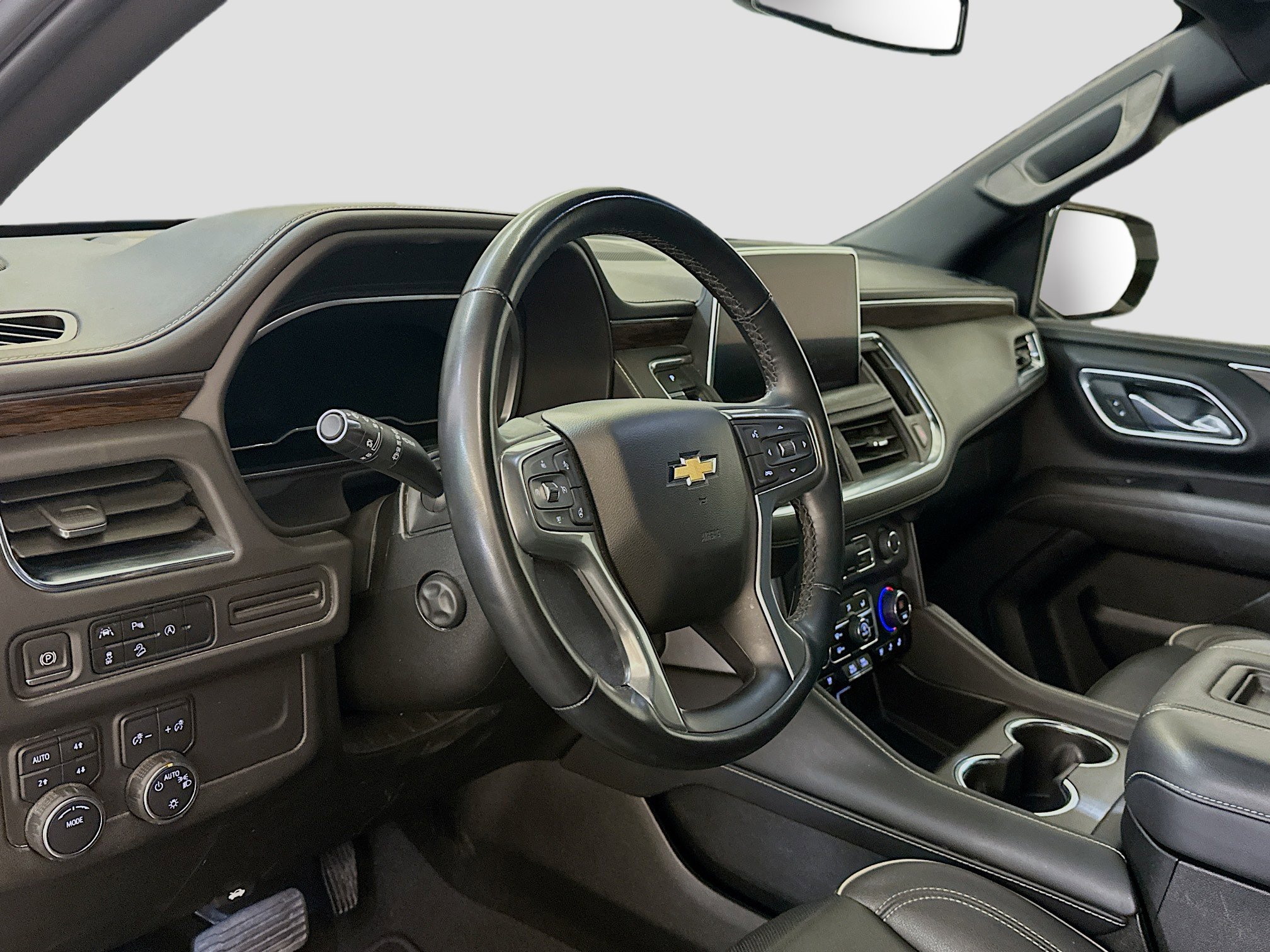 Used 2023 Chevrolet Suburban Premier image 18