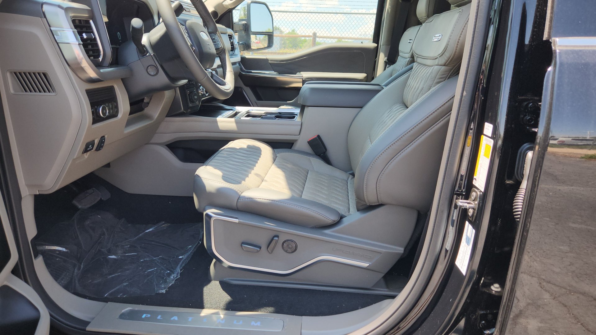 New 2026 Ford F350 Platinum w/ Platinum Plus Package AWD/4WD image 13