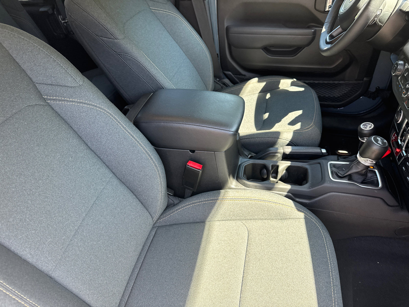 Used 2025 Jeep Wrangler Willys image 13