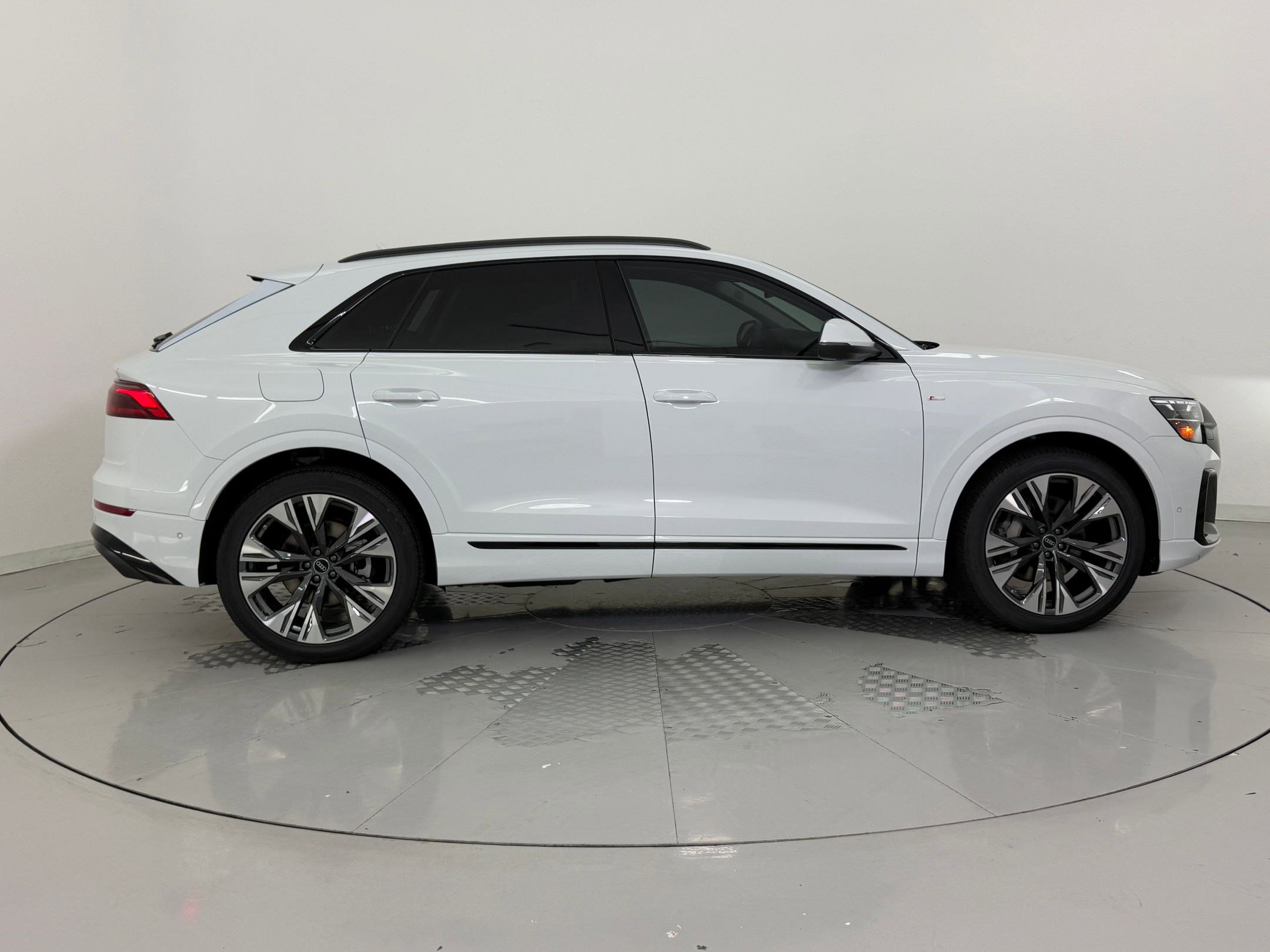 New 2026 Audi Q8 Premium Plus image 8