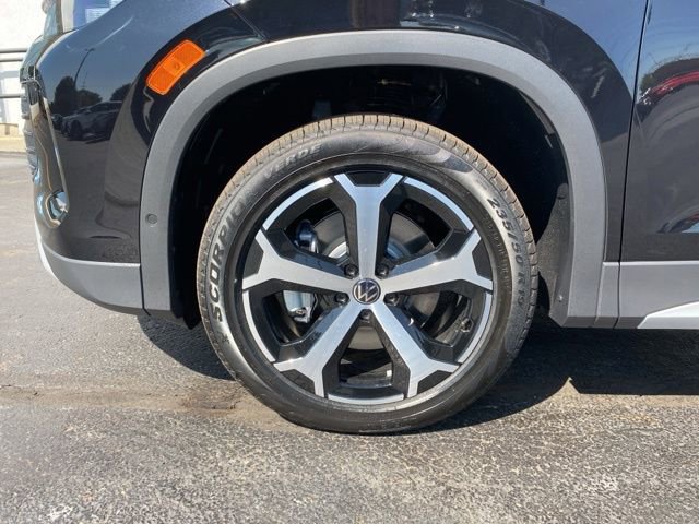 New 2025 Volkswagen Tiguan SE image 19