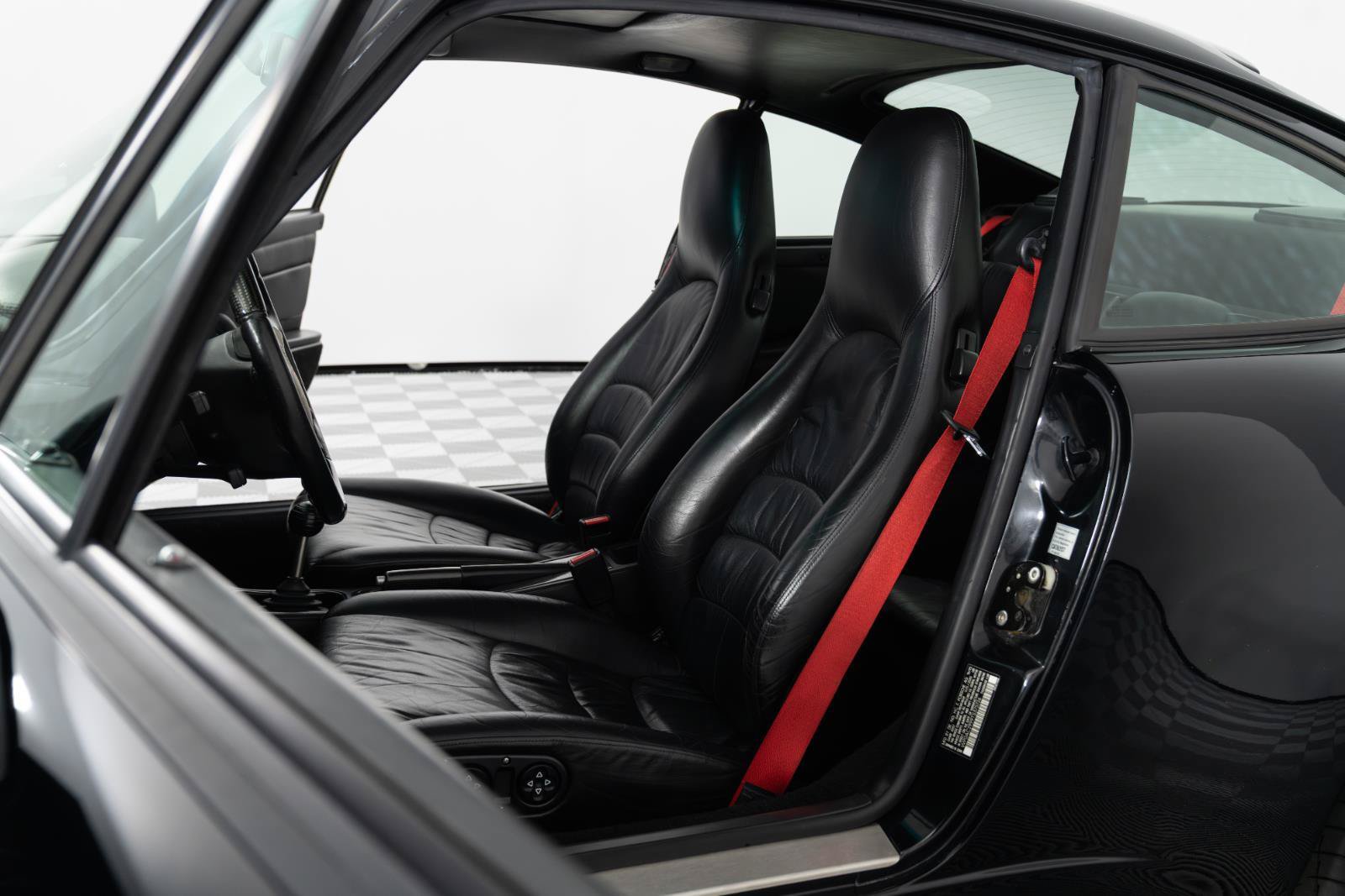 Used 1996 Porsche 911 Turbo RWD image 4