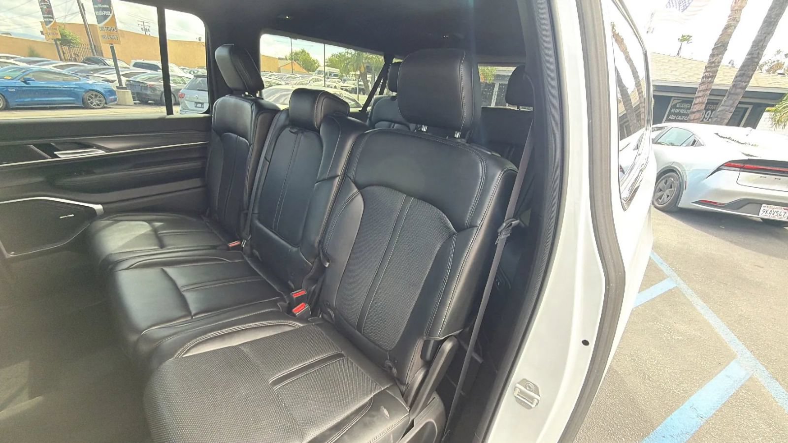 Used 2024 Jeep Wagoneer L Series II w/ Flexible Seating Group AWD/4WD image 15