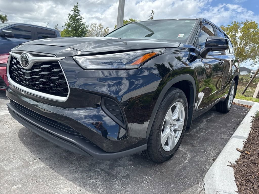 Used 2023 Toyota Highlander L image 10