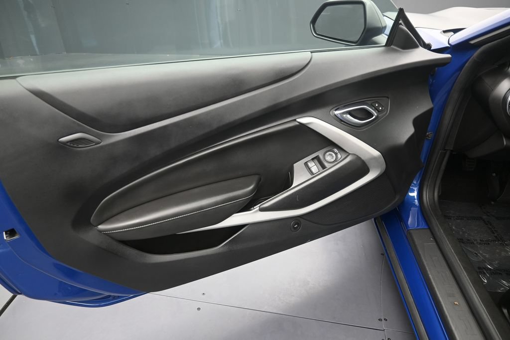 Used 2020 Chevrolet Camaro SS RWD image 12