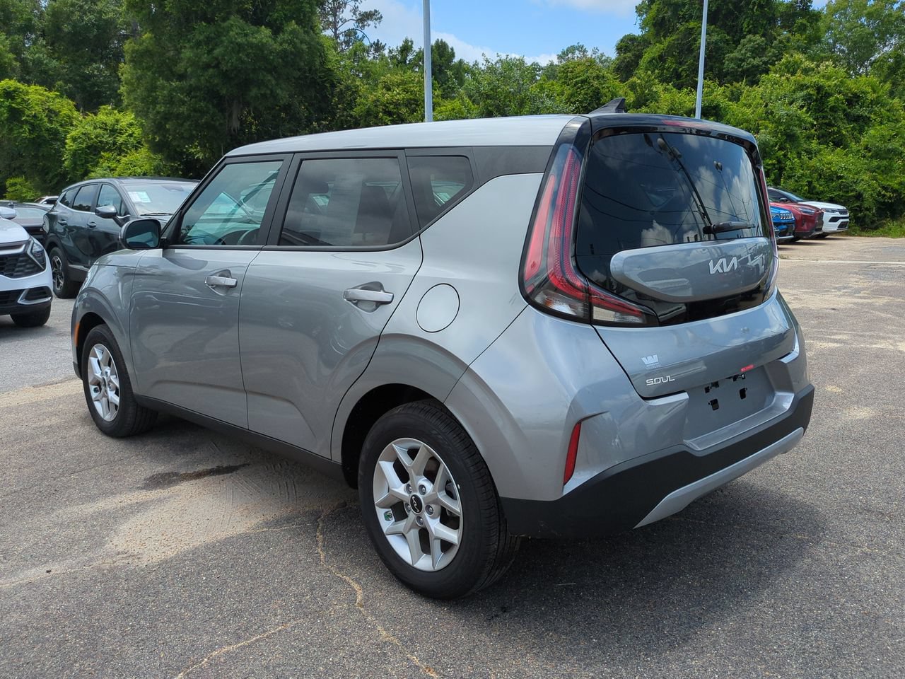 Certified 2025 Kia Soul LX w/ LX Technology Package FWD image 7