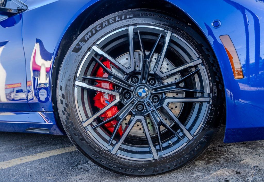 Used 2026 BMW M5 w/ Executive Package image 32