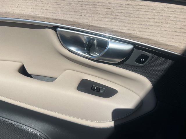 New 2026 Volvo XC90 B6 Plus w/ Protection Package Premier image 25