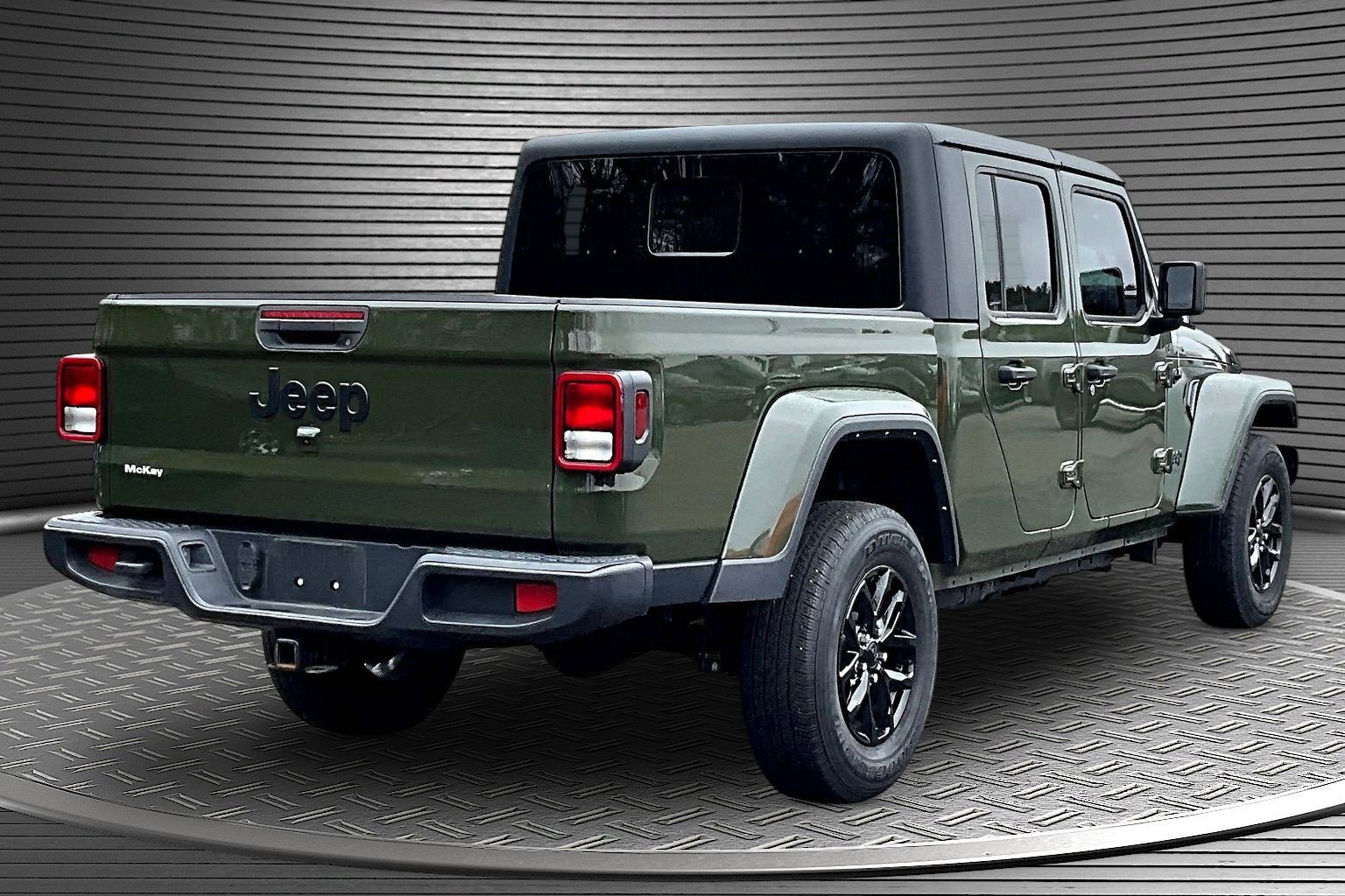 Used 2022 Jeep Gladiator Sport AWD/4WD image 6