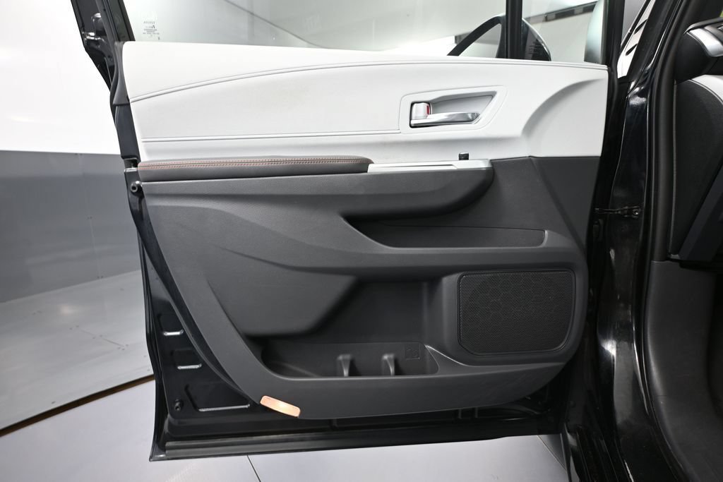 Used 2021 Toyota Sienna XSE FWD image 13