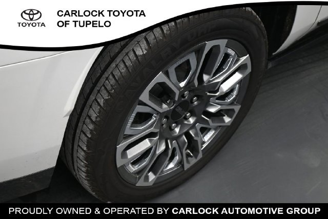 Used 2024 GMC Yukon XL Denali Ultimate AWD/4WD image 17