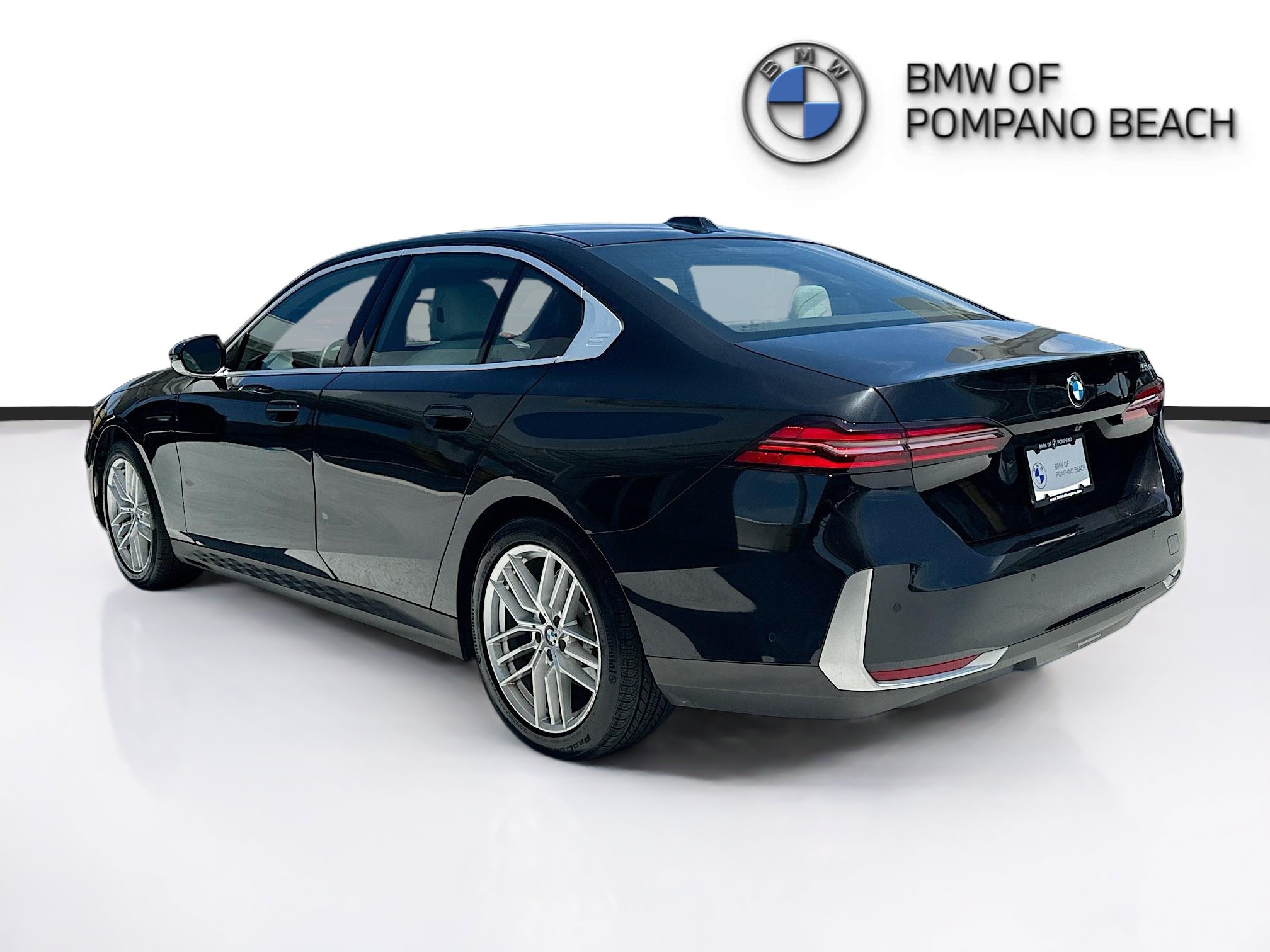 Certified 2024 BMW 530i w/ Convenience Package RWD image 5