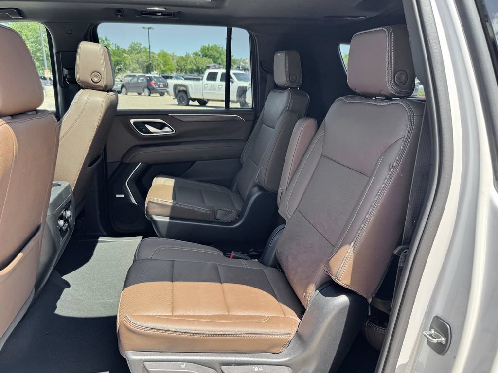 Used 2022 Chevrolet Suburban High Country AWD/4WD image 29