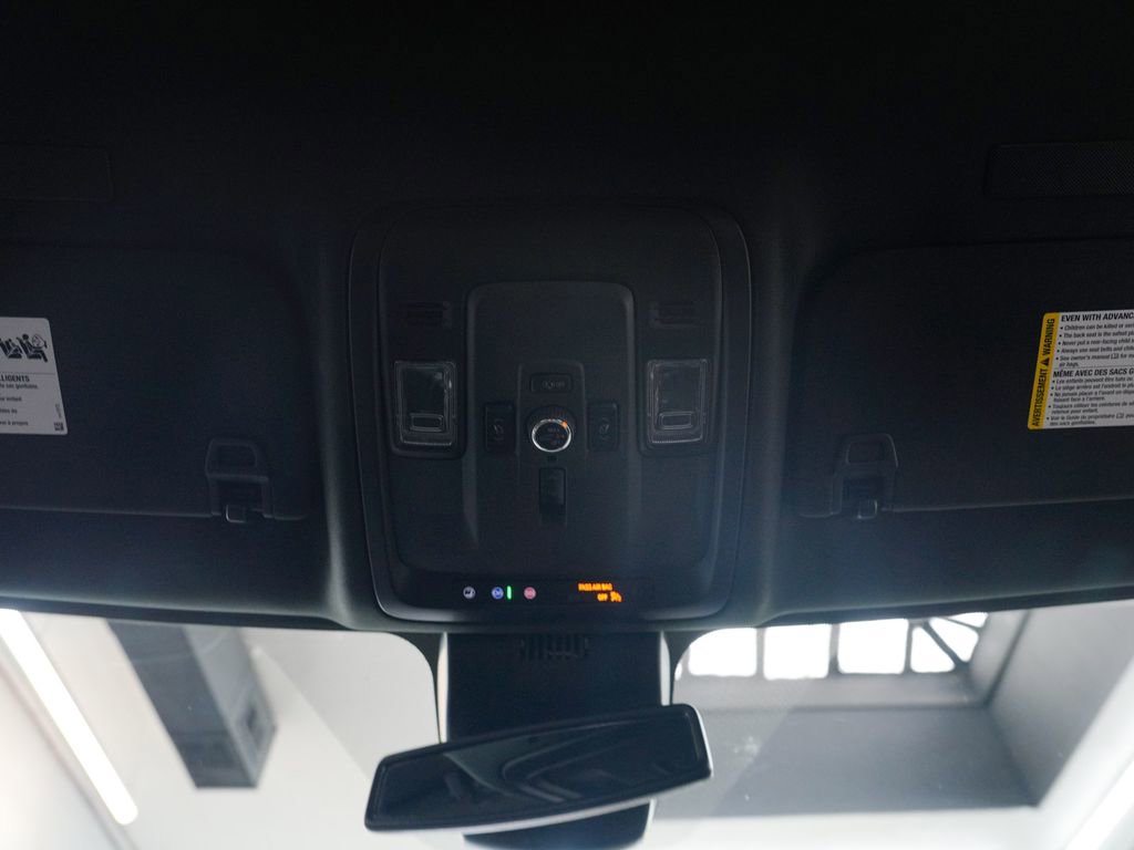 Used 2025 GMC Yukon XL Denali AWD/4WD image 43