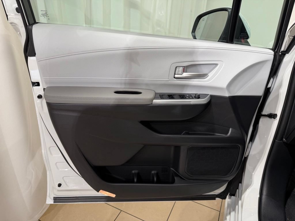 New 2026 Toyota Sienna XLE FWD image 15
