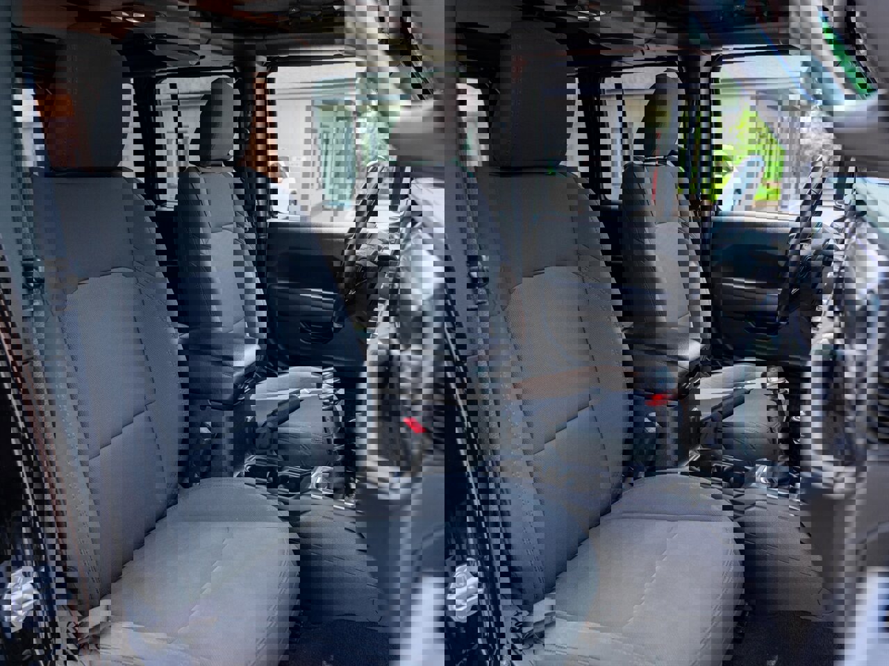 Used 2018 Jeep Wrangler Unlimited Sport S image 23