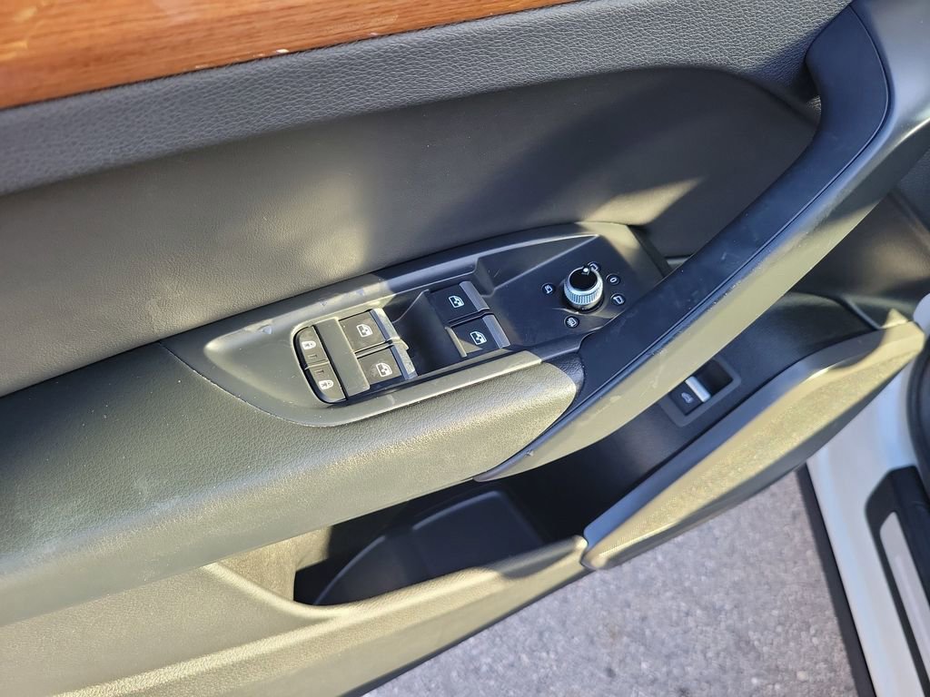 Used 2022 Audi Q5 2.0T Premium w/ Convenience Package image 17