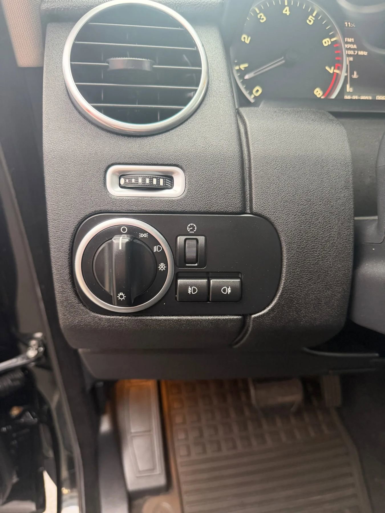 Used 2015 Land Rover LR4 HSE AWD/4WD image 18