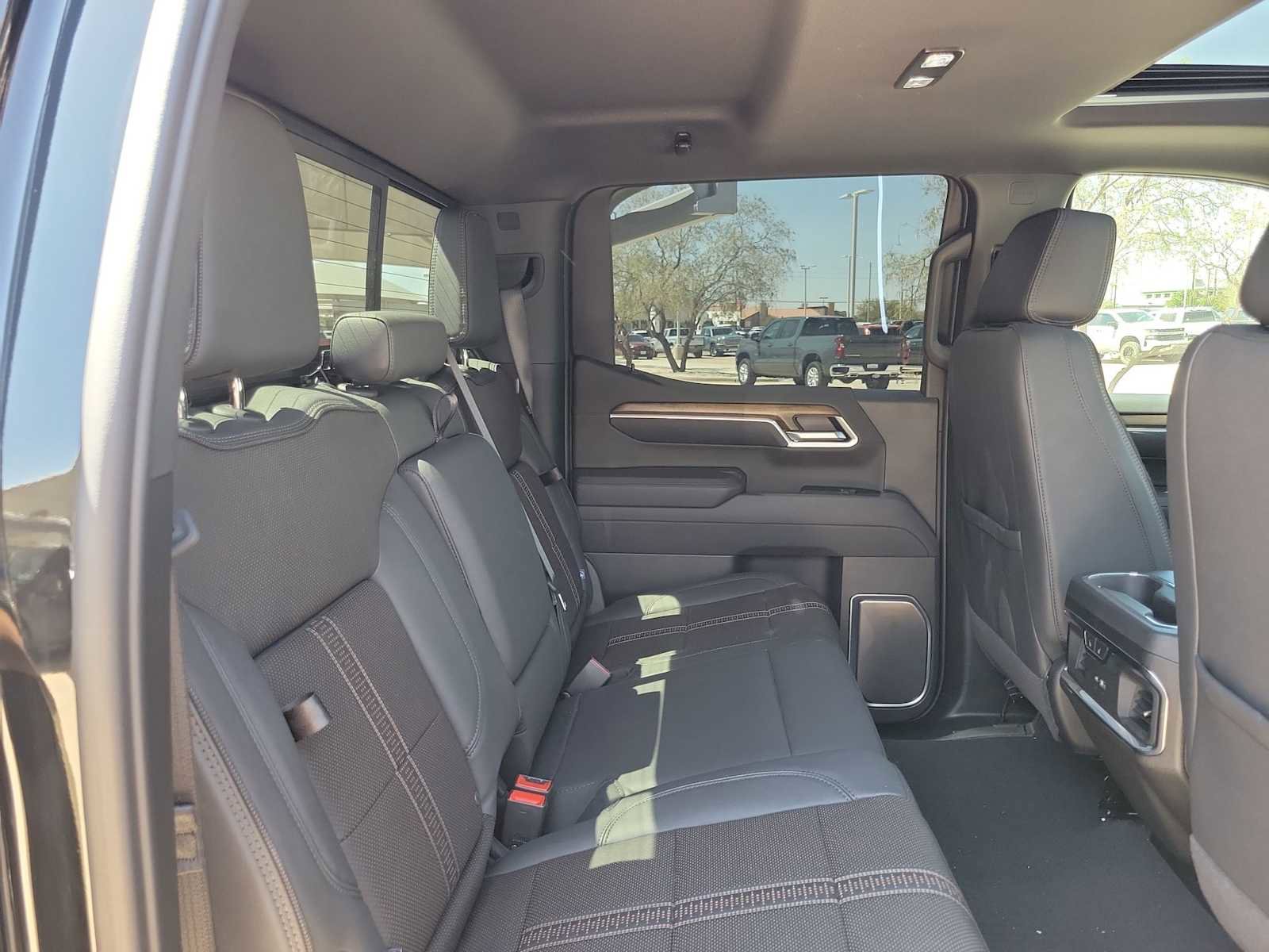 Used 2026 Chevrolet Silverado 1500 High Country w/ Midnight Edition image 9