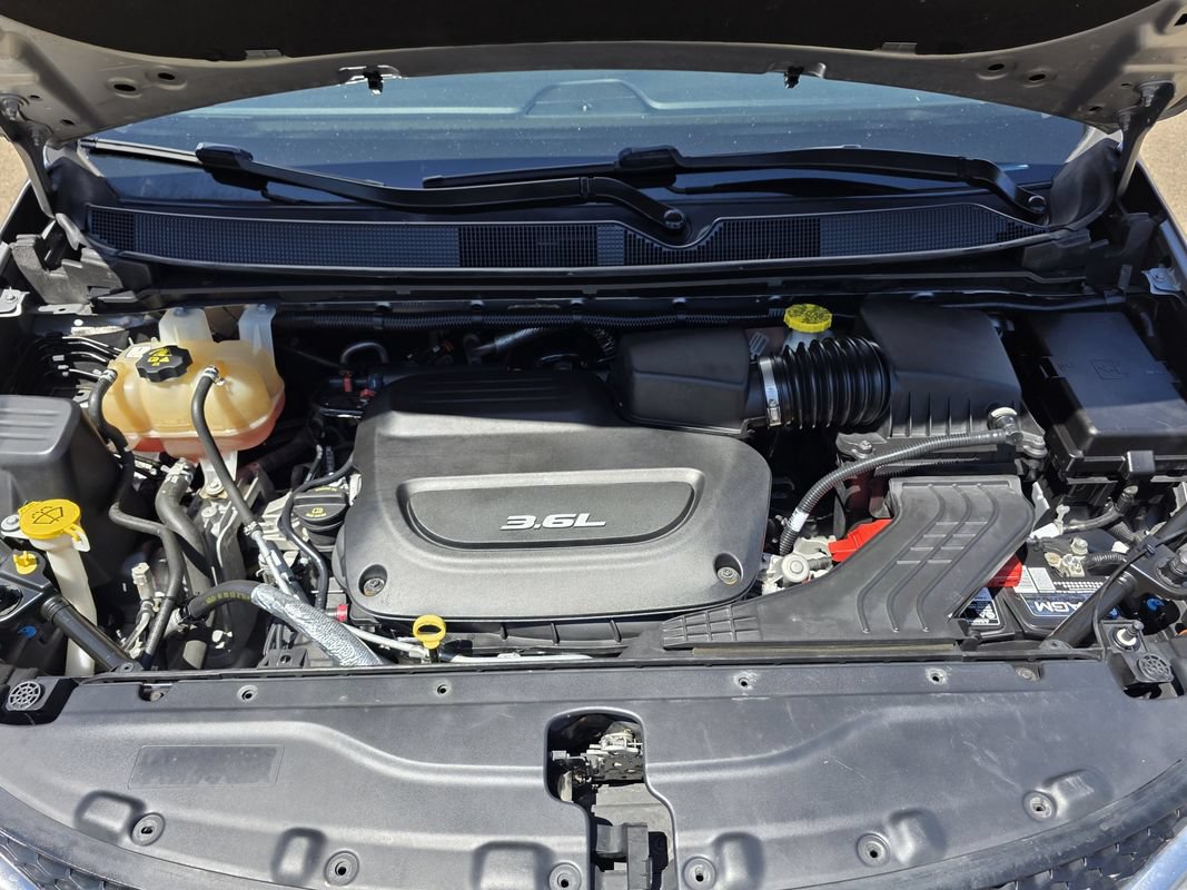 Used 2018 Chrysler Pacifica Limited FWD image 34