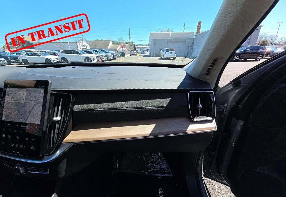 Used 2025 Volvo XC90 B6 Plus image 15