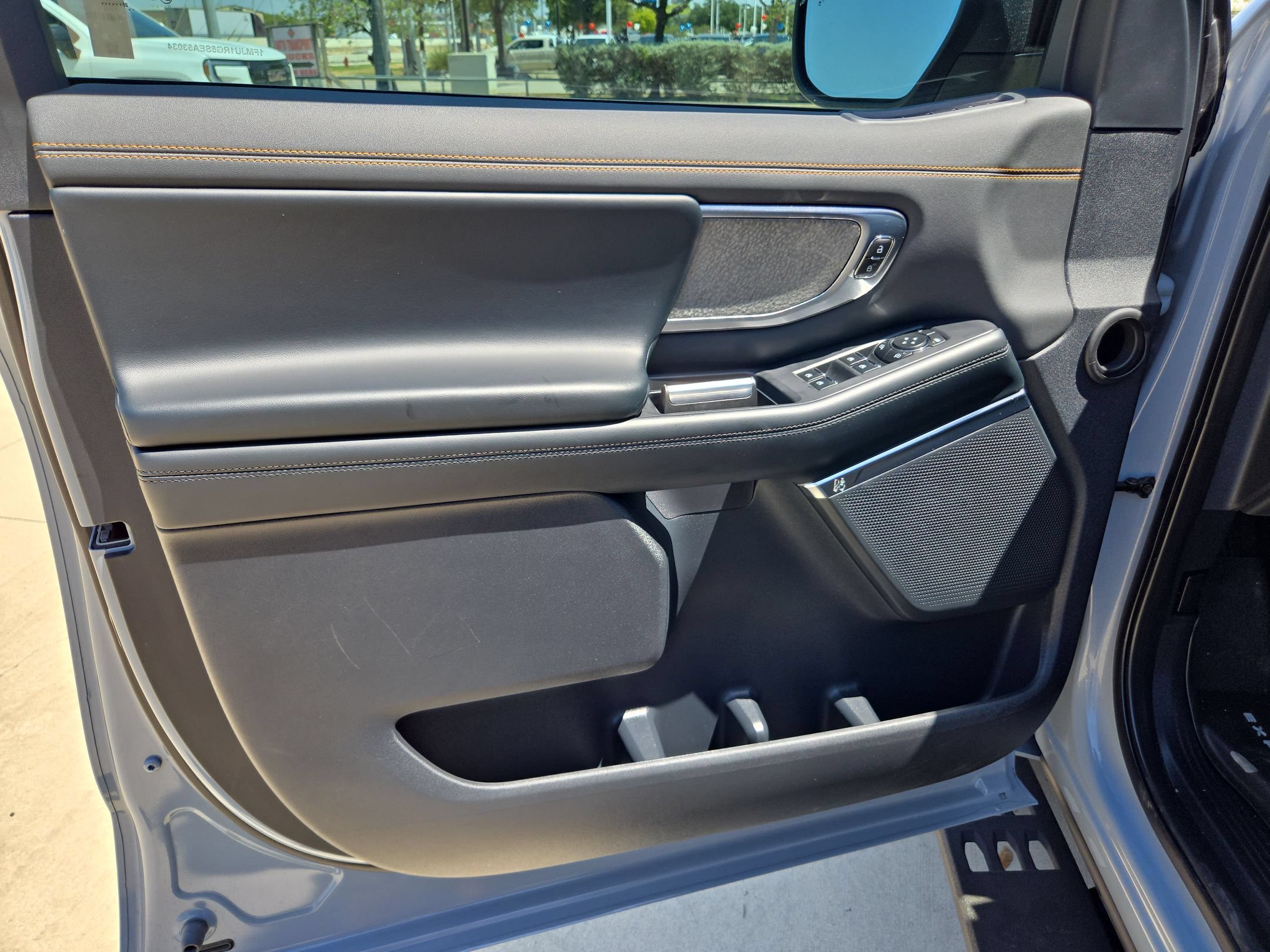Used 2025 Ford Expedition Tremor AWD/4WD image 9