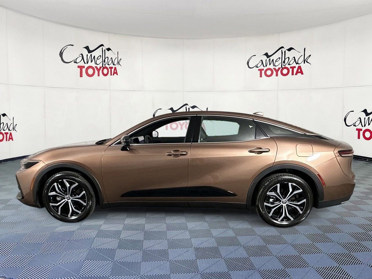 Used 2026 Toyota Crown XLE AWD/4WD image 5