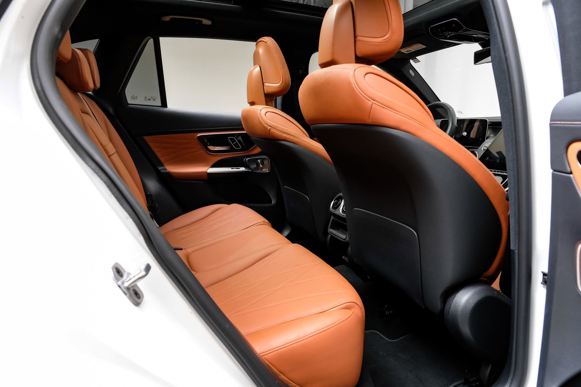 Used 2024 Mercedes-Benz GLC 300 4MATIC image 37