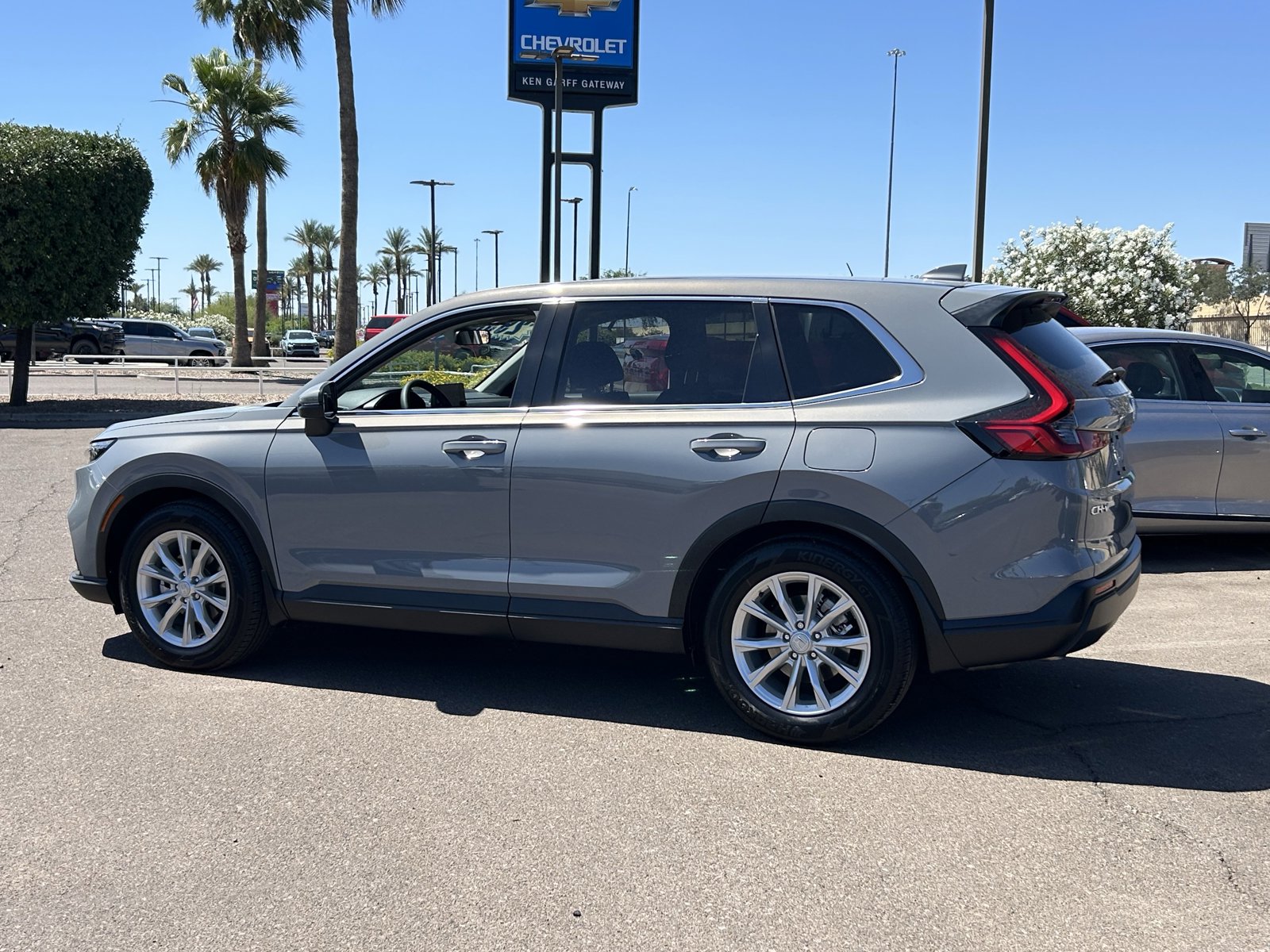 Used 2025 Honda CR-V EX image 3