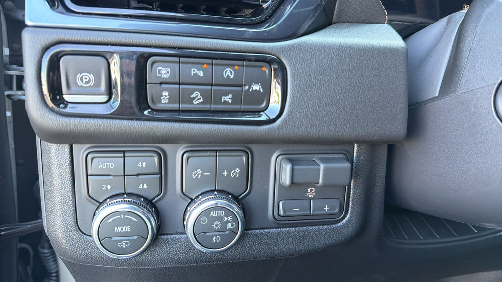 Used 2026 GMC Yukon XL AT4 w/ Premium Trailering Package AWD/4WD image 23