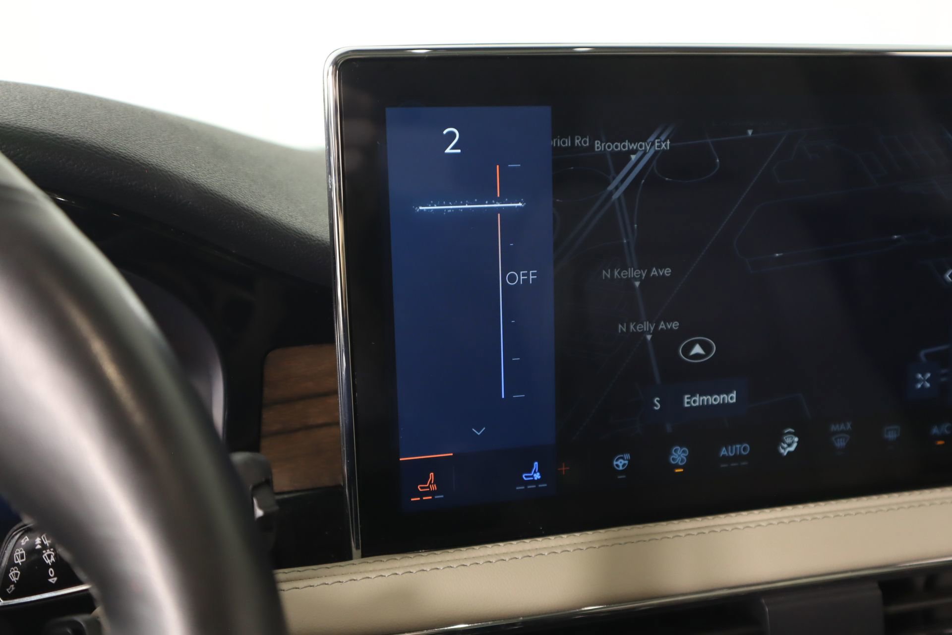 Used 2025 Lincoln Corsair Reserve image 8