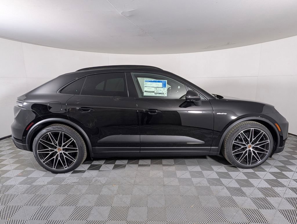 New 2026 Porsche Macan 4 Electric image 8