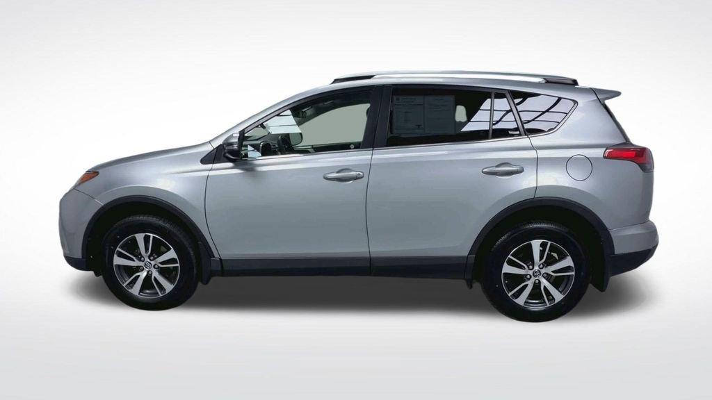Used 2018 Toyota RAV4 XLE AWD/4WD image 5