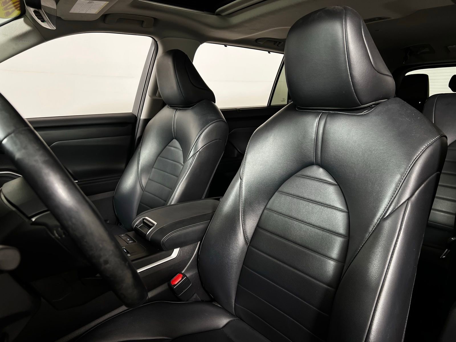 Used 2022 Toyota Highlander XLE FWD image 13