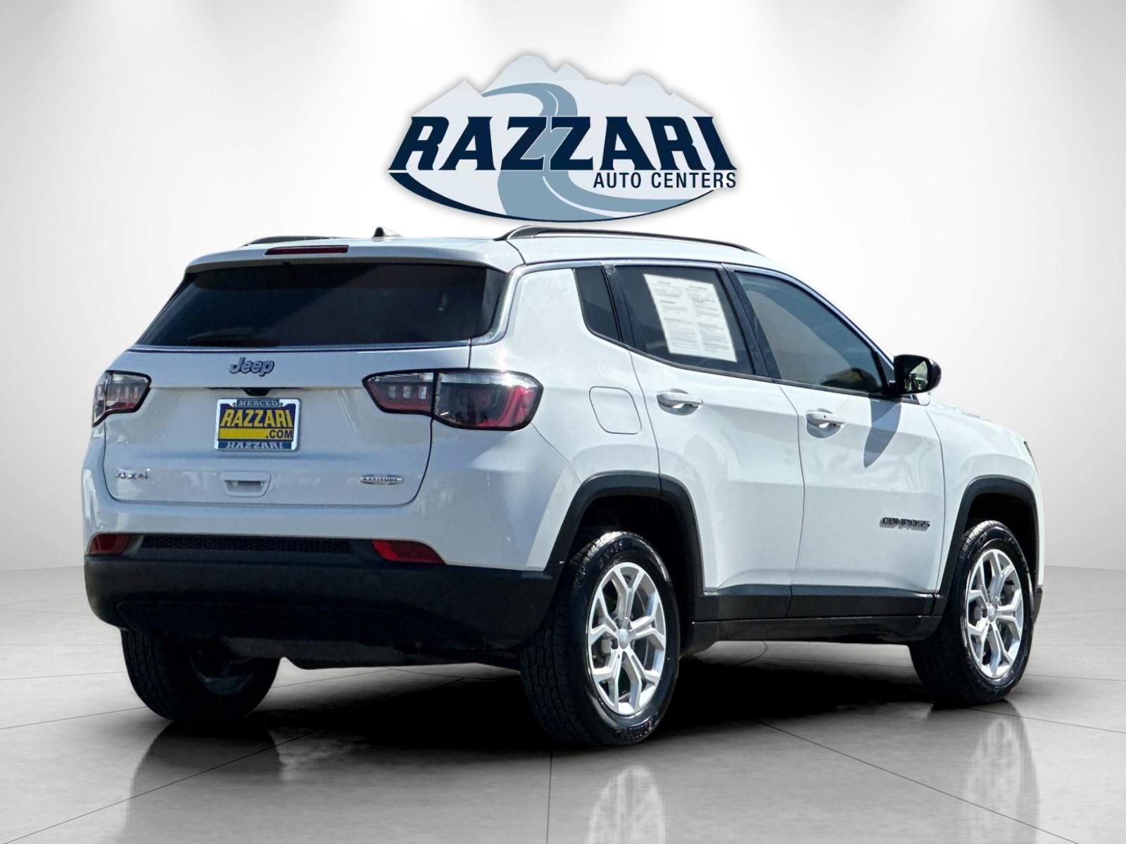 Used 2024 Jeep Compass Latitude AWD/4WD image 3