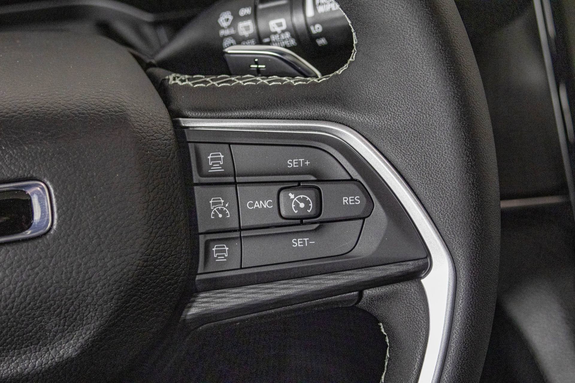 New 2025 Jeep Grand Cherokee Laredo image 30