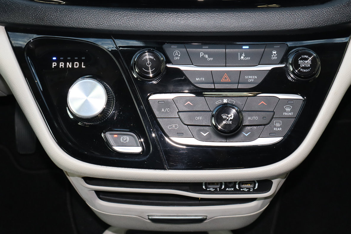 Used 2023 Chrysler Pacifica Touring-L image 23