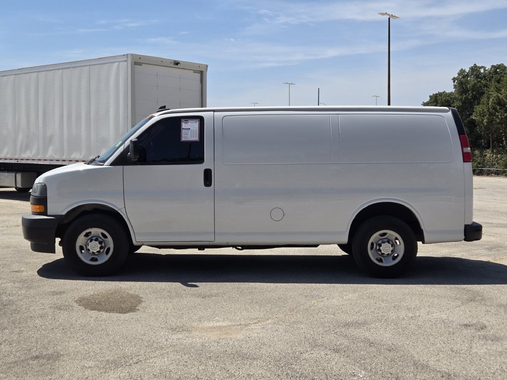 Used 2020 Chevrolet Express 2500 RWD image 4