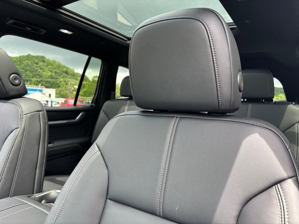 New 2025 GMC Acadia Elevation w/ Elevation Premium Package image 18