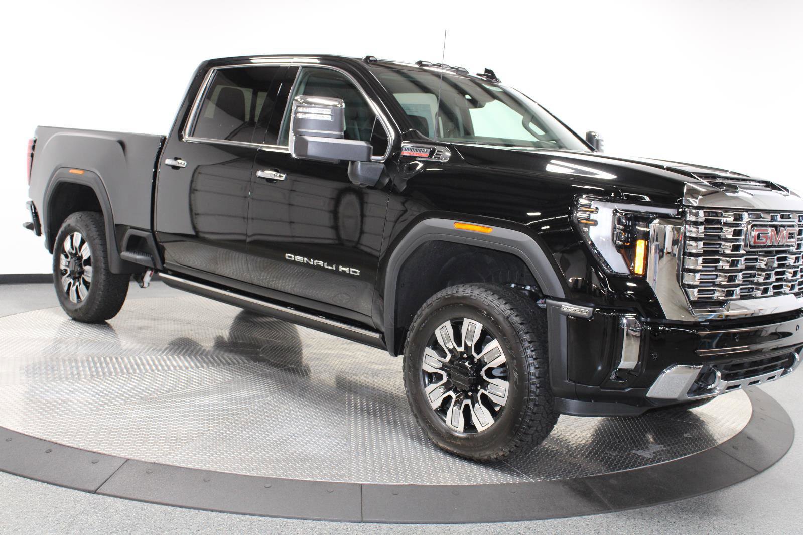 New 2026 GMC Sierra 2500 Denali w/ Denali Reserve Package image 13