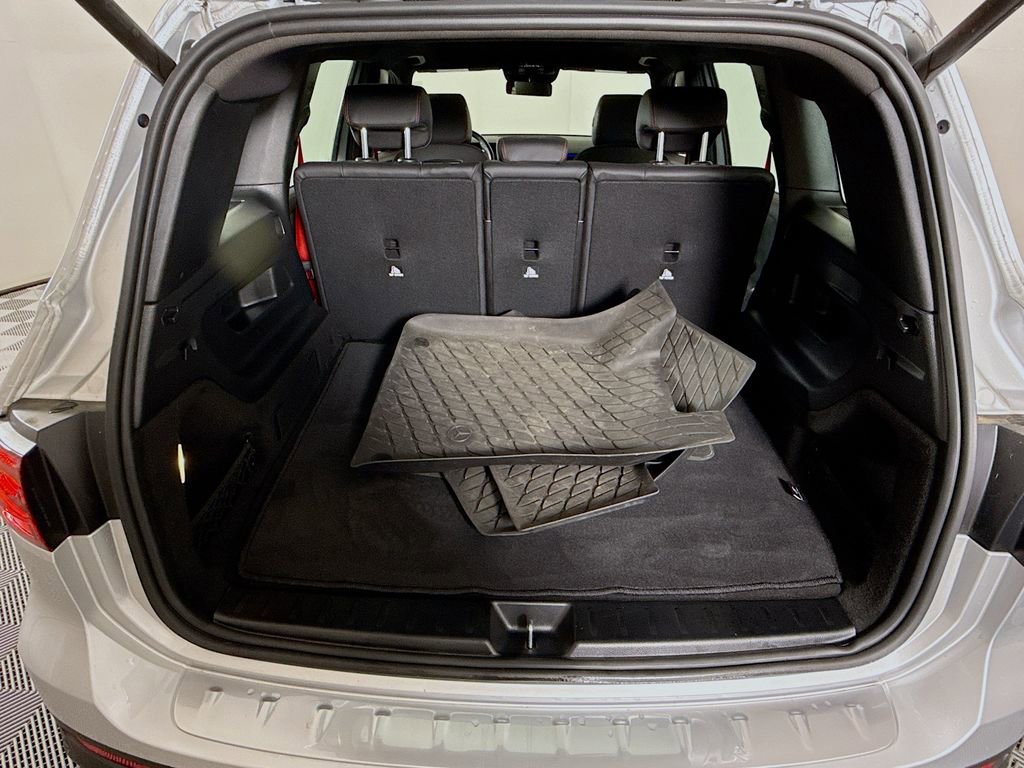 Used 2024 Mercedes-Benz GLB 35 AMG 4MATIC w/ Exclusive Package image 26